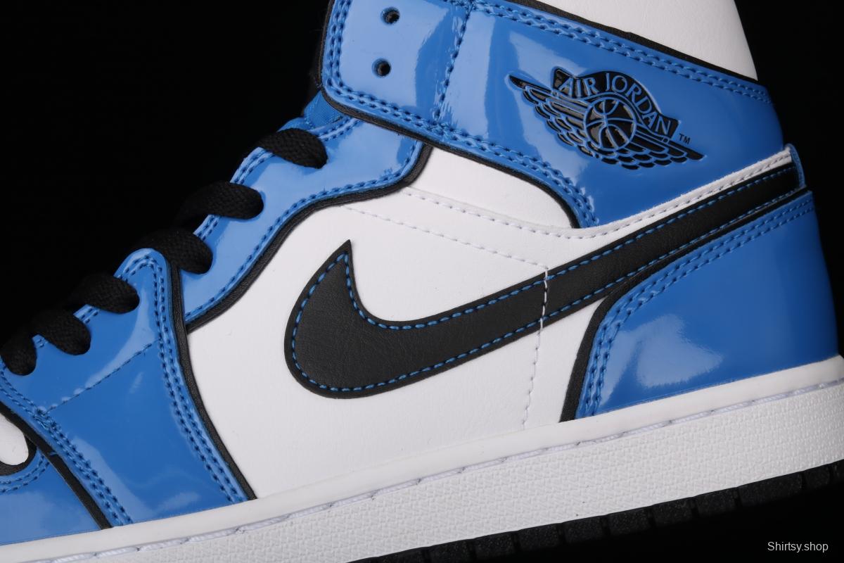 Air Jordan 1 Mid varnished leather white blue two-dimensional small lightning Zhongbang basketball shoes DD6834-402